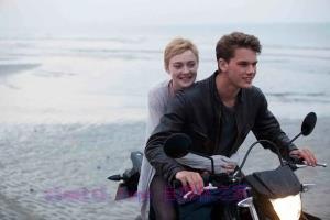 剧情电影《活在当下》解说文案/剧情详述/解说教程/片源下载 20221108163554-636a856a18d1d.jpg