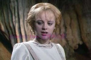 奇幻电影《白之花与黑之花:魔鬼的女儿》解说文案/剧情详述/解说教程/片源下载 20221108215554-636ad06ae449a.jpg