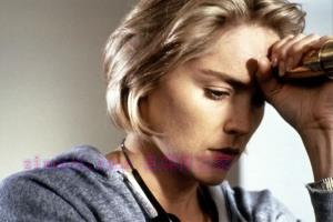 惊悚电影《偷窥》解说文案/剧情详述/解说教程/片源下载 20221108225810-636adf02dc7fe.jpg