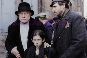 战争电影《伯德街小岛》解说文案/剧情详述/解说教程/片源下载 20230129070733-63d61b35b41f1.jpg