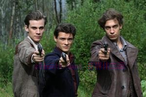 战争电影《堡垒坚石》解说文案/剧情详述/解说教程/片源下载 20230610085242-648439da4a003.jpg