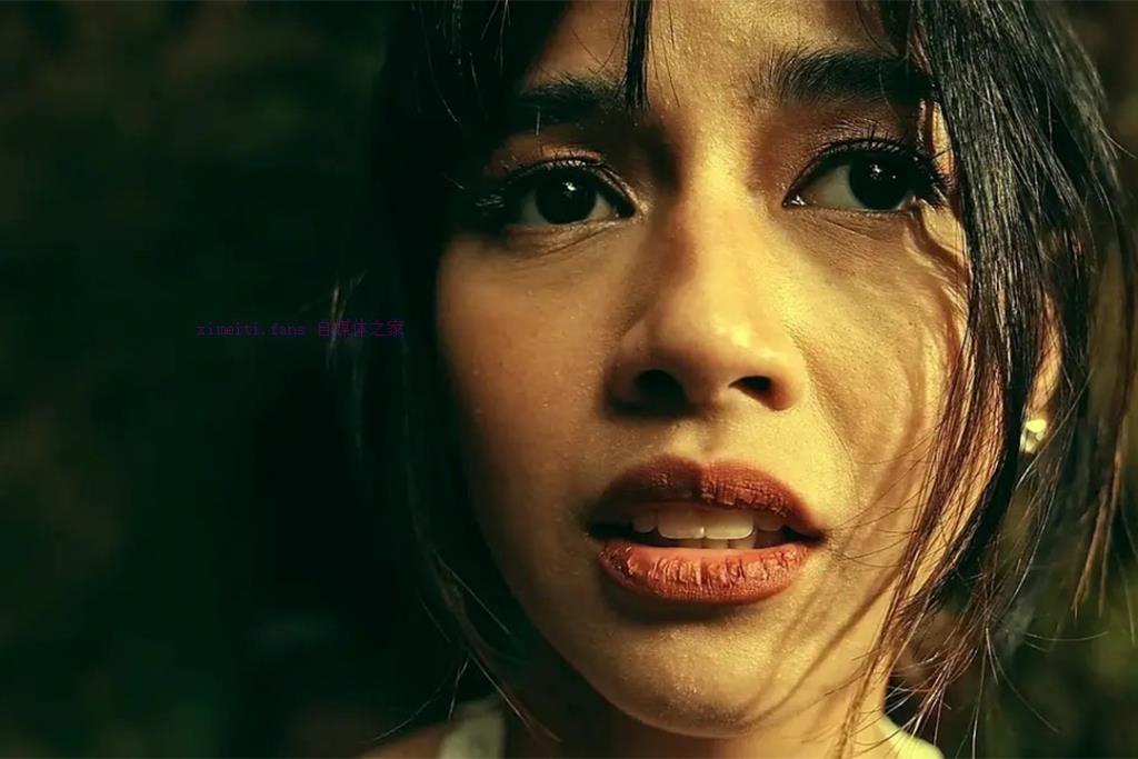 喜剧电影《一个女孩和一个男孩》解说文案/剧情详述/解说教程 20230625030046-6497addef137a.jpg