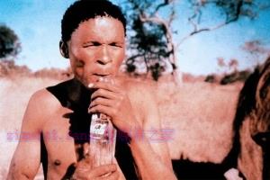 喜剧电影《上帝也疯狂》解说文案/剧情详述/解说教程 20231107072144-6549e588dfc98.jpg