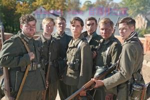 战争电影《最后的桥》解说文案/剧情详述/解说教程 20240219055008-65d2ec10e4436.jpg