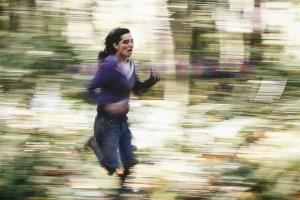 惊悚电影《孤身》解说文案/剧情详述/解说教程 20240219055242-65d2ecaadb24c.jpg