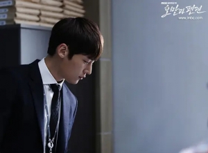 韩剧《傲慢与偏见》21集电视剧解说文案/片源下载(完结) 20220325153946-623de242d51b5.jpg