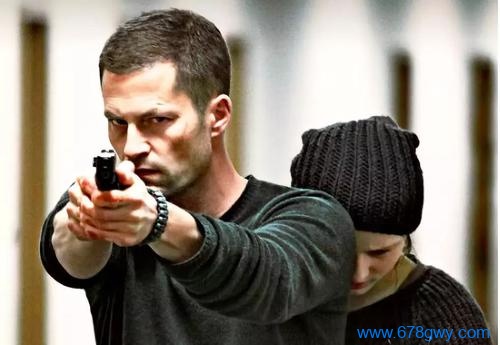 动作电影《孤胆保镖》解说文案及全剧下载 20220325160553-623de8615f035.jpg