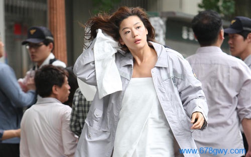 韩国动作电影《夺宝联盟》解说文案及全剧下载 20220325161325-623dea2507e48.jpg