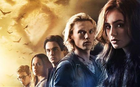 科幻电影《圣杯神器:骸骨之城》解说文案及全剧下载 20220325161526-623dea9e5d4c2.jpg