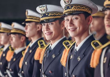 动作喜剧电影《青年警察》解说文案及全剧下载 20220325162137-623dec117a141.jpg