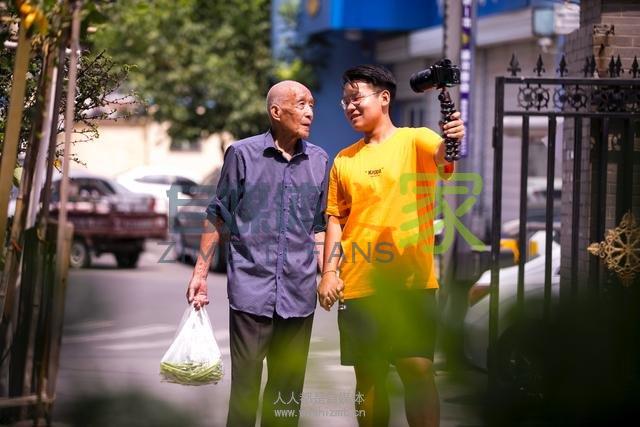 故事| 从学渣到经济独立,这个大四少年靠拍抖音圈粉百万逆袭 20220326101943-623ee8bfd7c47.jpg