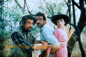 喜剧电影《上帝也疯狂2》解说文案/片源下载 20220430024438-626ca296881fd.jpg