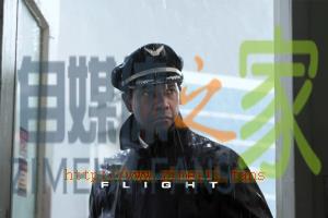 灾难电影《迫降航班》解说文案/片源下载 20220501061350-626e251e1aa5e.jpg