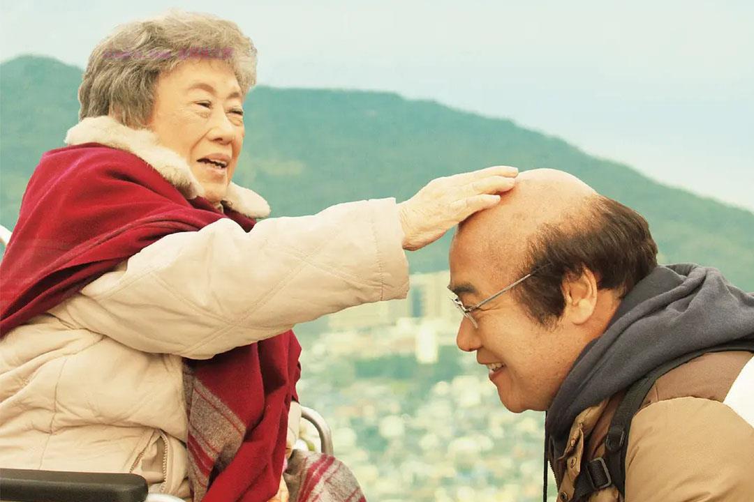 喜剧电影《去见小洋葱的母亲》解说文案/剧情详述/解说教程-自媒体之家